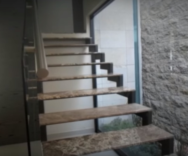 Escaleras de mármol modernas